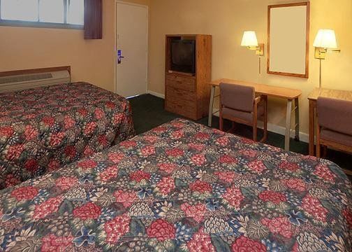 Econo Lodge Pratt Room photo